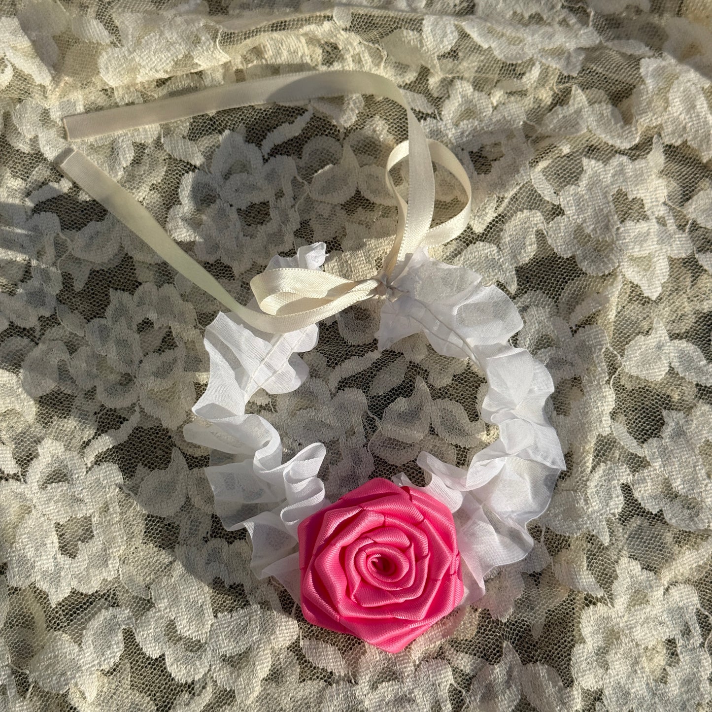 Le Spark Choker! in Pale Kiss